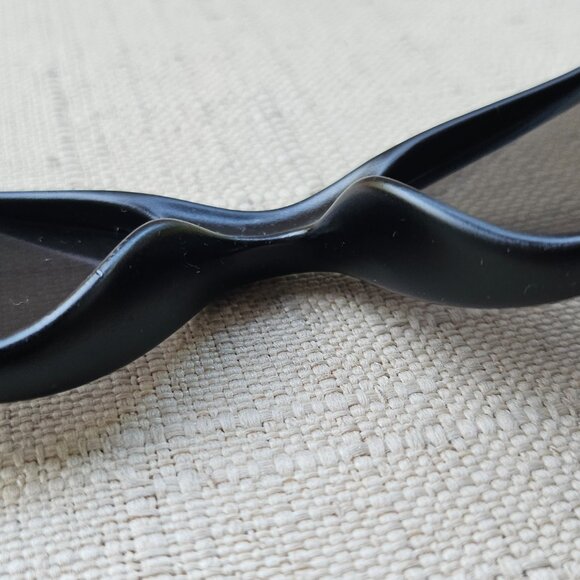 Nine West Women Sunglasses Black Wrap Sports Frame/Shades - Picture 11 of 14